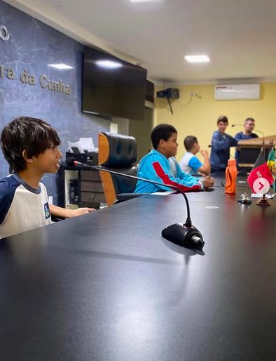 Alunos da Escola Maria Zeca de Souza visitam a Câmara Municipal de Massaranduba em aula de campo